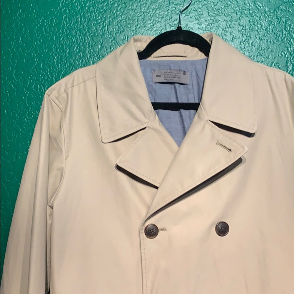 Gap | Large light tan trench